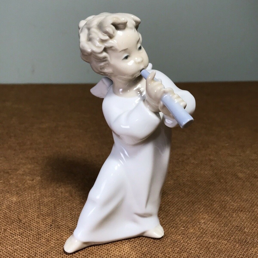 Lladro Boy Angel with Blue Flute #4540 Retired